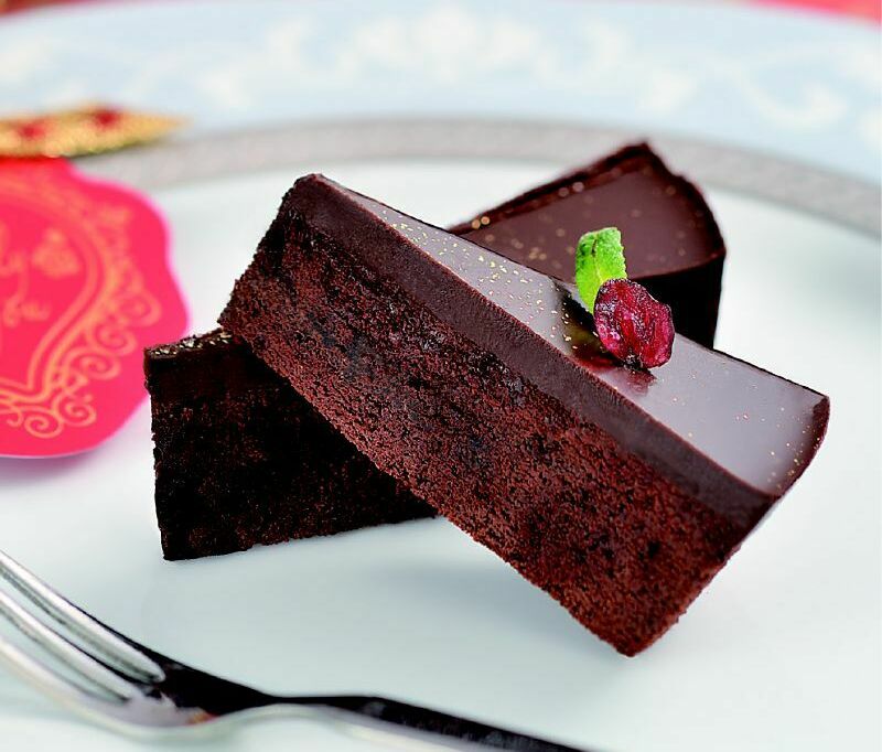 2層仕上げのチョコレートケーキカットイメージ